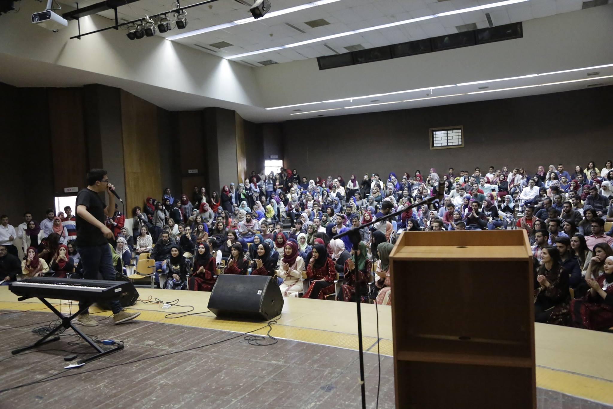 المئات يشاركون في مهرجان  الارض الواحدة في جامعة بير زيت‎